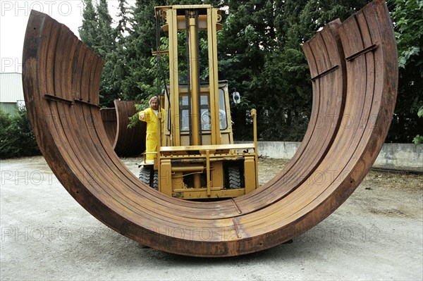 Bernar Venet, steel sculptor