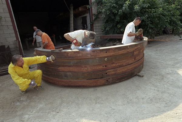 Bernar Venet, steel sculptor