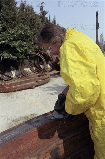 Bernar Venet, steel sculptor