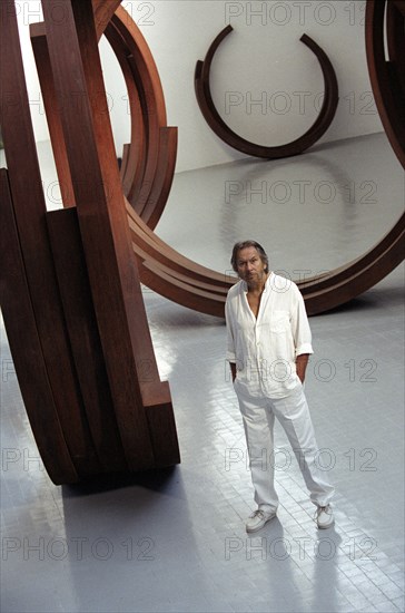 Bernar Venet, steel sculptor