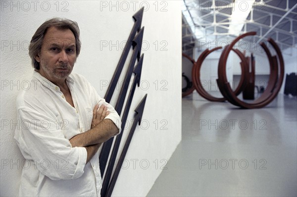 Bernar Venet, steel sculptor