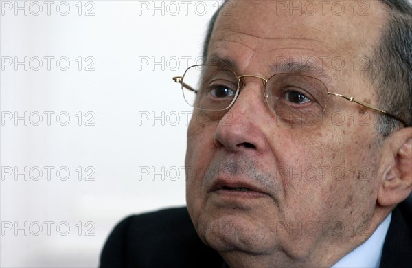 Le général libanais Michel Aoun à Paris, avril 2004