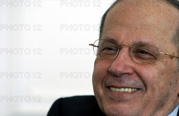 Le général libanais Michel Aoun à Paris, avril 2004