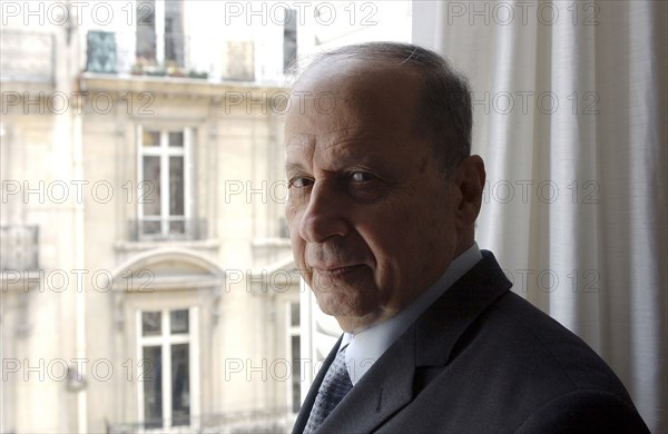 Le général libanais Michel Aoun à Paris, avril 2004