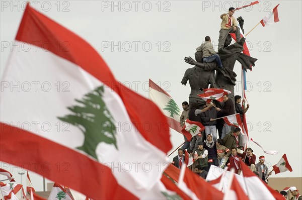 Lebanon celebrates collapse of Karami goverment