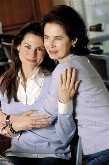 Dayle Haddon à Paris avec sa fille Ryan, avril 2005