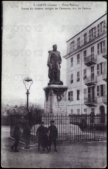 Statue du général Arrighi de Casanova à Corte (Corse).