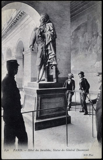 Statue du général Daumesnil à l'hôtel des Invalides à Paris.