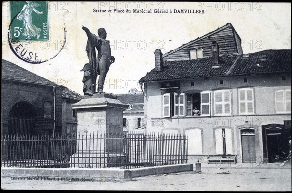 Statue et place du maréchal Gérard à Damvillers.