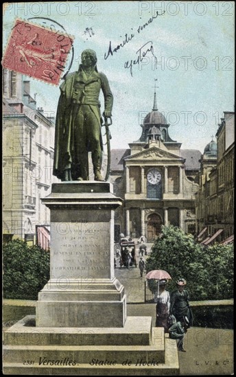 Statue du général Lazare Hoche à Versailles.