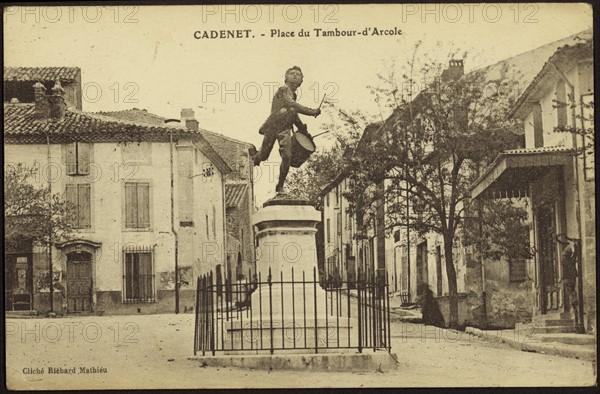 Cadenet : place du Tambour d'Arcole.