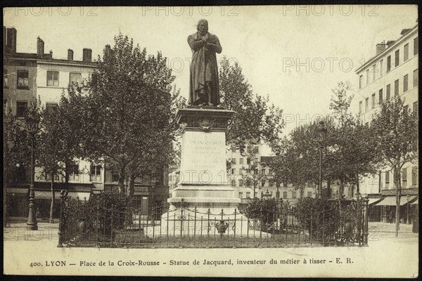 Statue de Joseph-Marie Jacquard à Lyon, place de la Croix-Rousse.