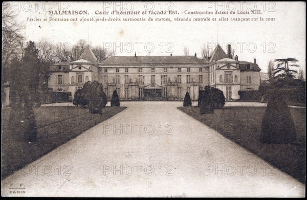 La Malmaison : cour d'honneur et façade est,