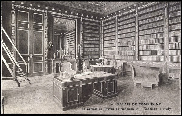 Palais de Compiègne : cabinet de travail de Napoléon 1er.