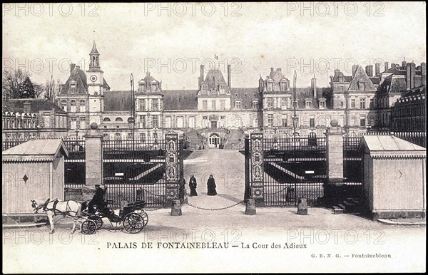 Fontainebleau castle: Court of Honor