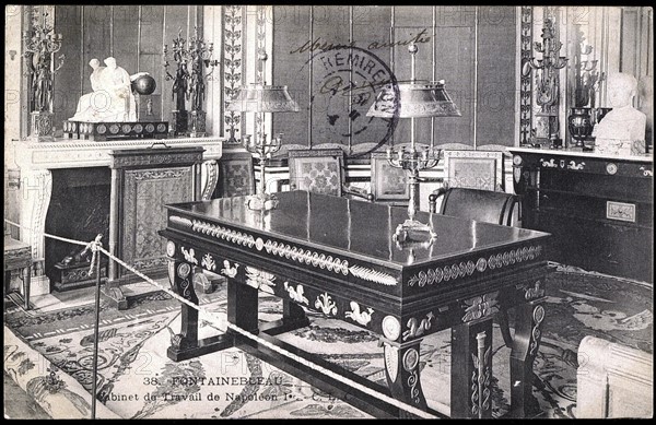 Palais de Fontainebleau : cabinet de travail de Napoléon 1er.