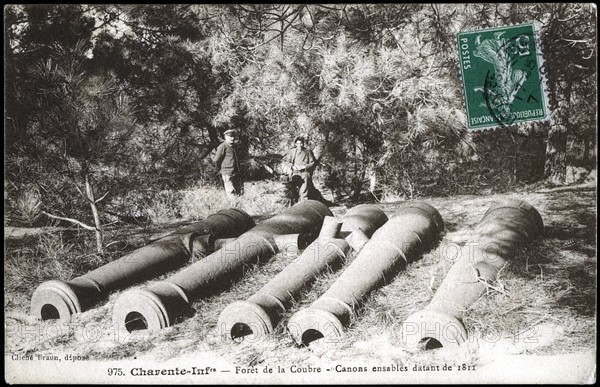 Charente-Inférieure: half-buried cannons dating back to 1811.