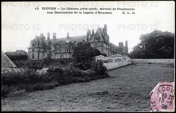 Ecouan : le château servant de pensionnat aux demoiselles de la Légion d'Honneur.