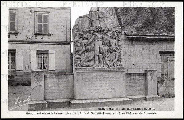 Saint-Martin-de-la-Place (Maine-et-Loire) : monument élevé à la mémoire de l'amiral Dupetit-Thouars.