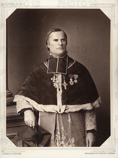 L'abbé Laine, Vicaire général de la Grande Aumônerie, aumônier en chef de l'armée.