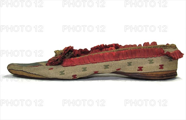 Pair of shoes having belonged to Empress Josephine (profile)