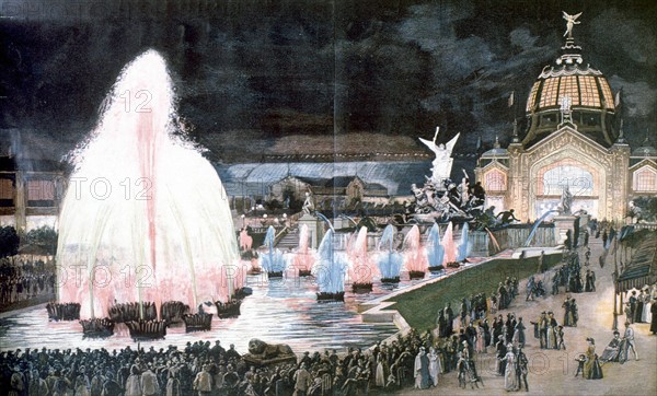 Illuminated fountain at the end of the 19th century