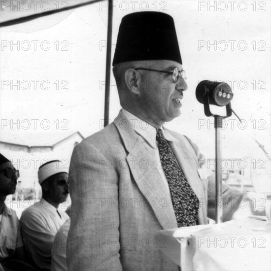 Tenfik al Madani at the microphone