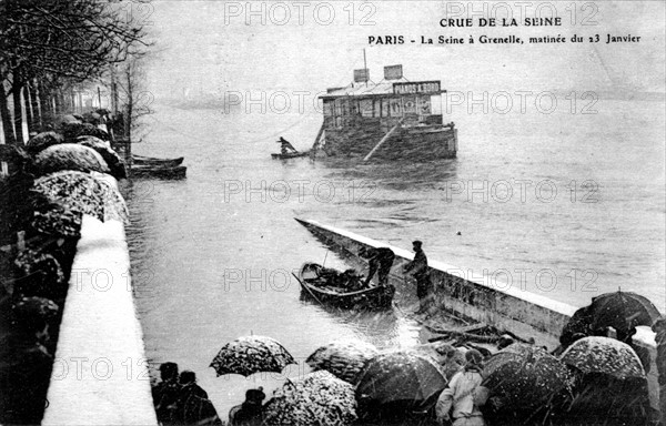 Paris, flooding of the Seine : the Seine at Grenelle, morning of January 13