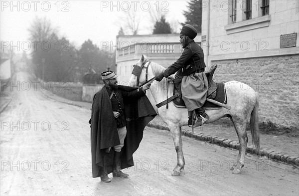 A visit to the front.  An Algerian spahi hands a letter to his superior