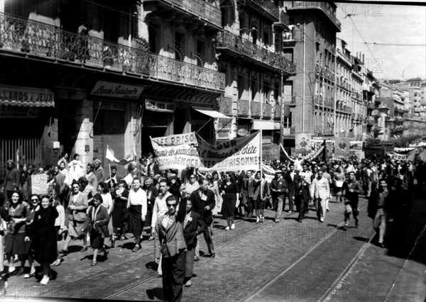 Algiers.  Demonstration organized by the 'UGSA-CGT.