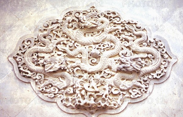 Dragons on the screen of Beijing Summer Palace
