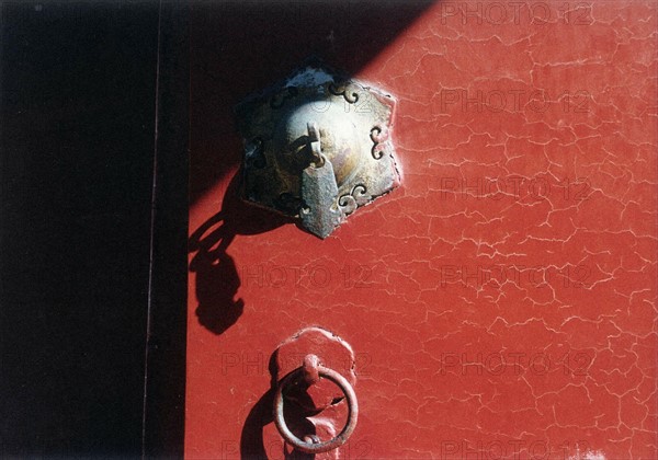 Porte rouge ancienne