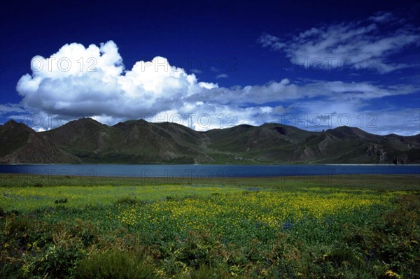 Yamzho Yumco, Sacred lakes