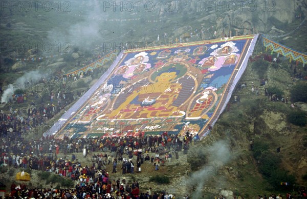 Le rouleau de Bouddha déroulé au soleil, monastère de Drepung