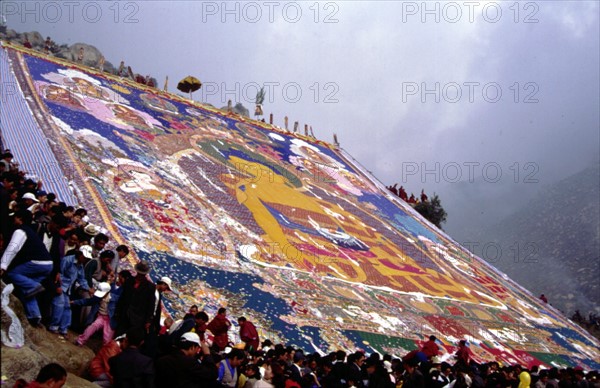 Le rouleau de Bouddha déroulé au soleil, monastère de Drepung