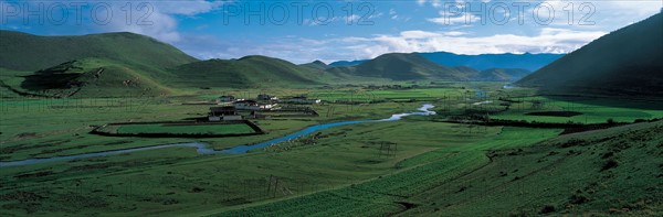 Le lac Hanasi, province du Sinkiang, Chine