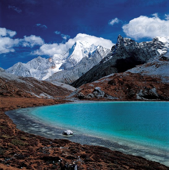 Lac dans la montagne, Chine