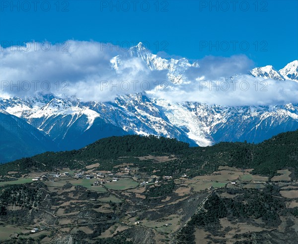 Montagne Deqinmeili, recouverte de neige, province du Yunnan, Chine