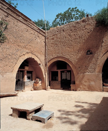 Habitation troglodytique, district de Gong, province du Henan, Chine