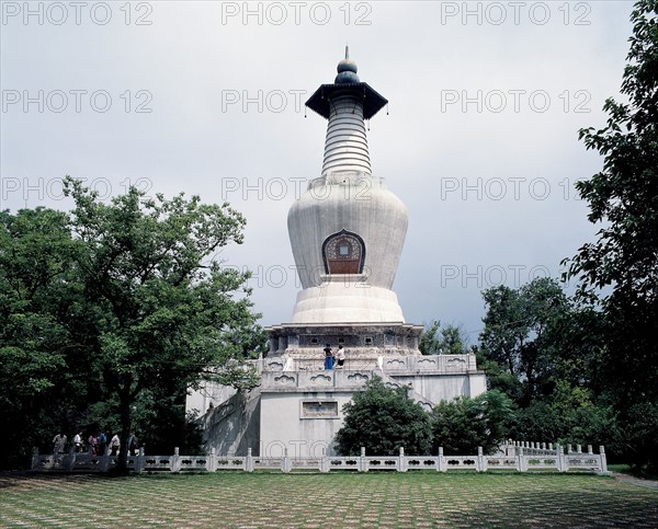 White Pagoda, Lean West Lake, Five-Pavilion Bridge, Yangzhou, Jiangsu Province, China