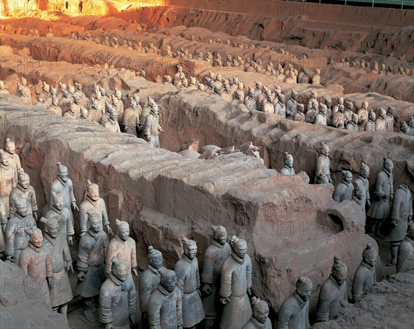 Guerriers et chevaux en terre cuite, Chine