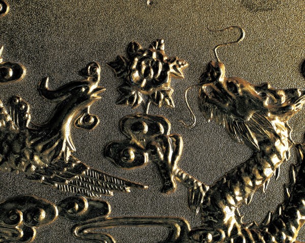 Haut relief sur cuivre représentant un dragon, Chine
