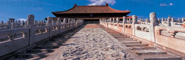 Pont menant à une pagode, Chine