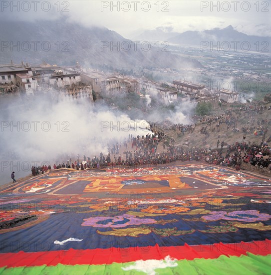 Le rouleau de Bouddha déroulé au soleil, monastère de Drepung