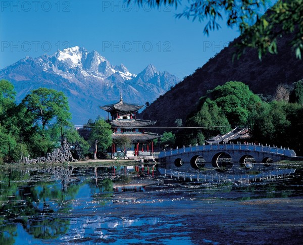 Pagode au bord d'un lac, Chine