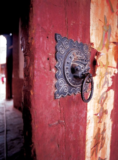 Knocker, China