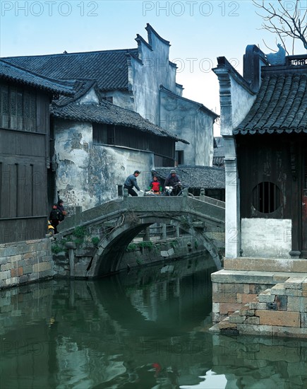 Habitations au bord d'une rivière, Chine