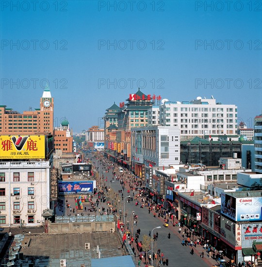 La rue piétonne Wangfujing, à Pékin, Chine