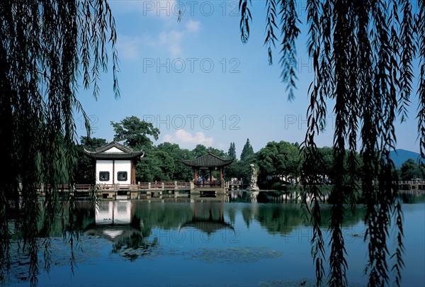 L'îlot du lac de l'Ouest de la ville d'Hangzhou, Chine