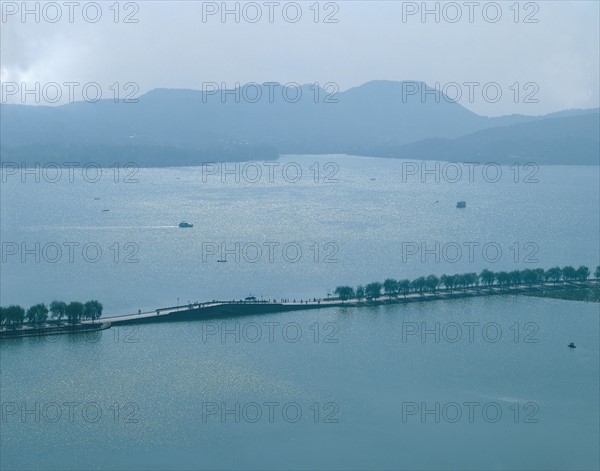 Le Pont brisé sous la neige sur le Lac de l'Ouest, Hangzhou, Chine